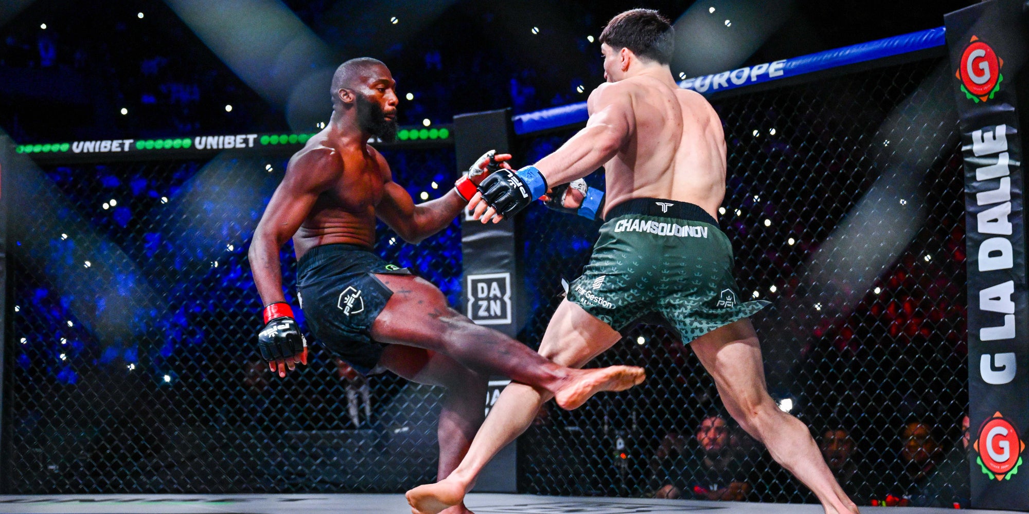 Cédric Doumbè lors de son combat face à Baki, le 7 mars 2024 à l'AccorHotel Arena de Bercy (Paris).