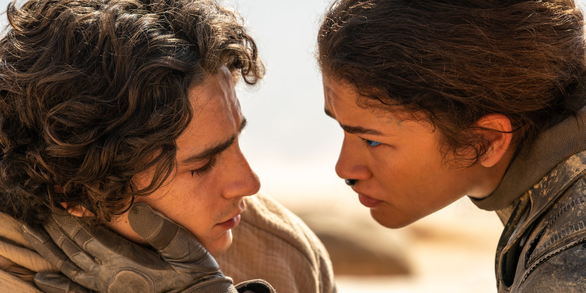 Timothée Chalamet (Paul Atreides) et Zendaya (Chani) dans le film de science-fiction "Dune : Deuxième Partie". 