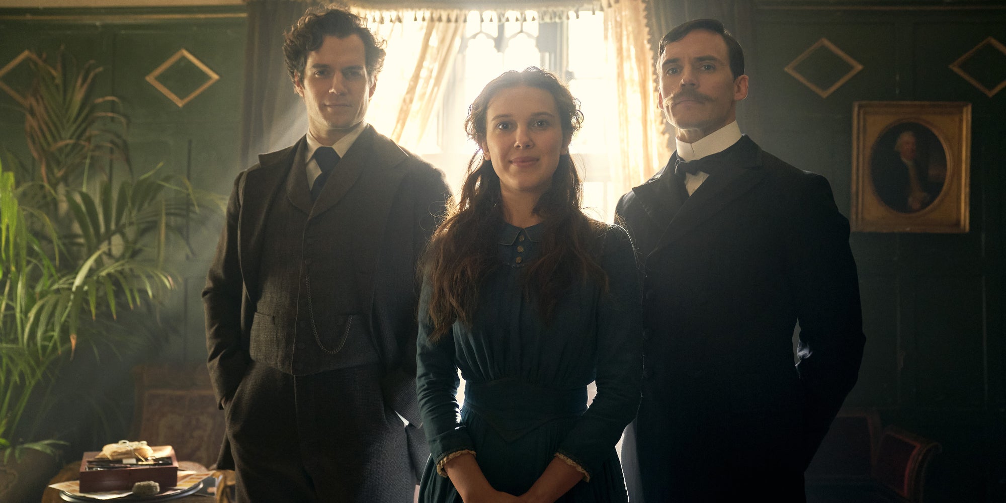 Millie Bobby Brown et Henry Cavill incarnent Enola et Sherlock Holmes sur Netflix