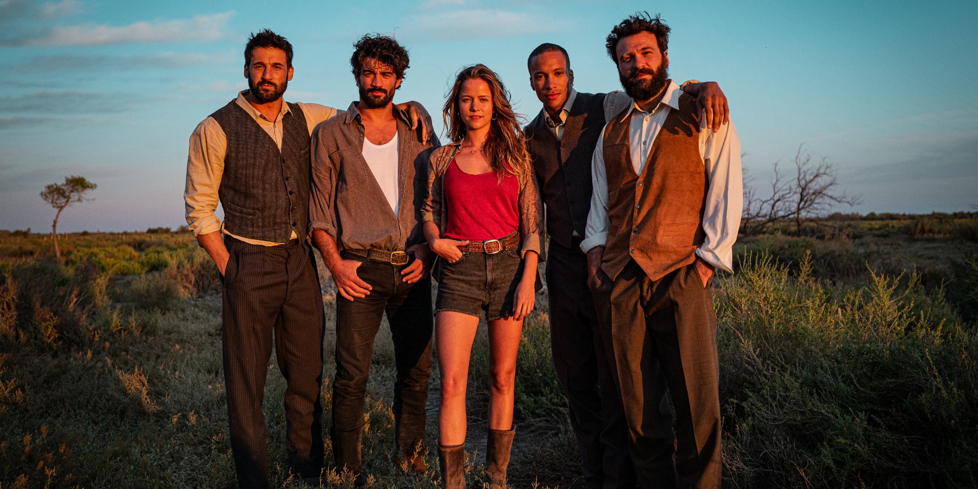 Ben (Guillaume Labbé), Mathias, (Simon Ehrlacher), Charly (Marysole Fertard), Zack (Corentin Fila) et Ludo (Thibaut Evrard) : bientôt de retour dans une saison 2 d'Escort Boys ? 