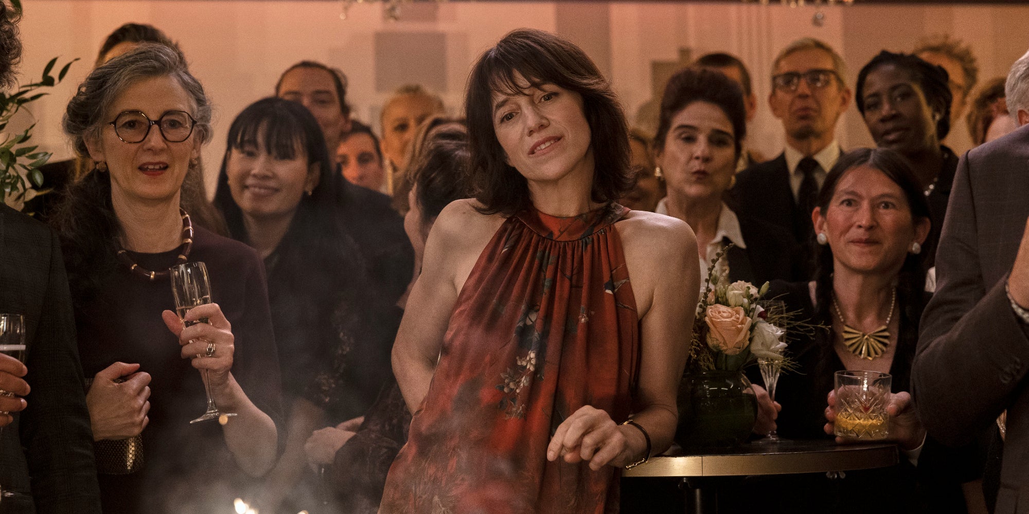 Charlotte Gainsbourg (au centre) dans la nouvelle série Prime Video "Etoile" qui sort ce jeudi 24 avril.