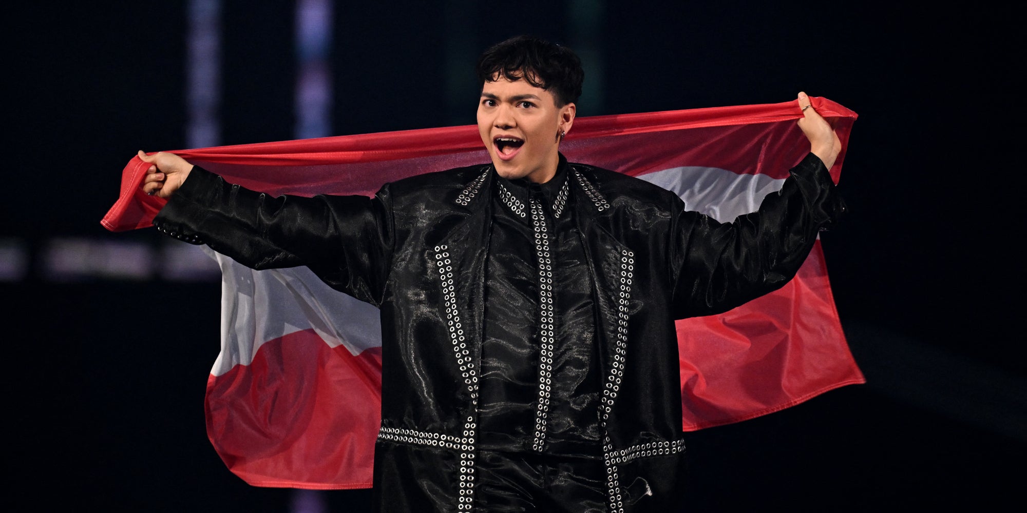 JJ lors de la cérémonie du drapeau avant la grande finale de l'Eurovision, à la Halle Saint-Jacques à Bâle, le 17 mai 2025.