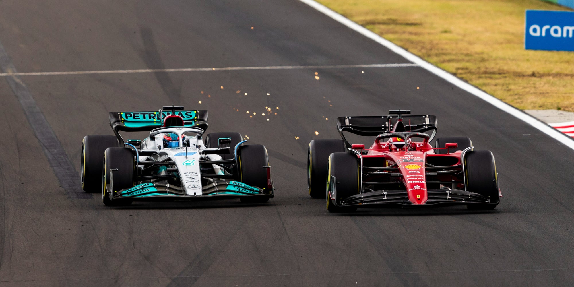 George Russel (Mercedes) et Charles Leclerc (Ferrari) lors du Grand Prix de Hongrie, le 31 juillet 2022 à Budapest