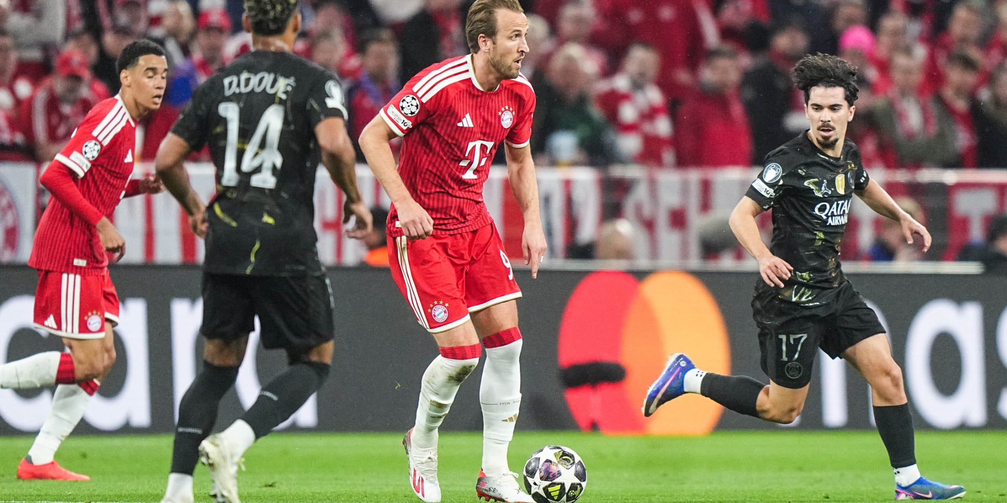 Harry Kane, meilleur buteur en Europe cette saison, lors de la demi-finale retour de Ligue des Champions 2025-2026, Bayern Munich-PSG.