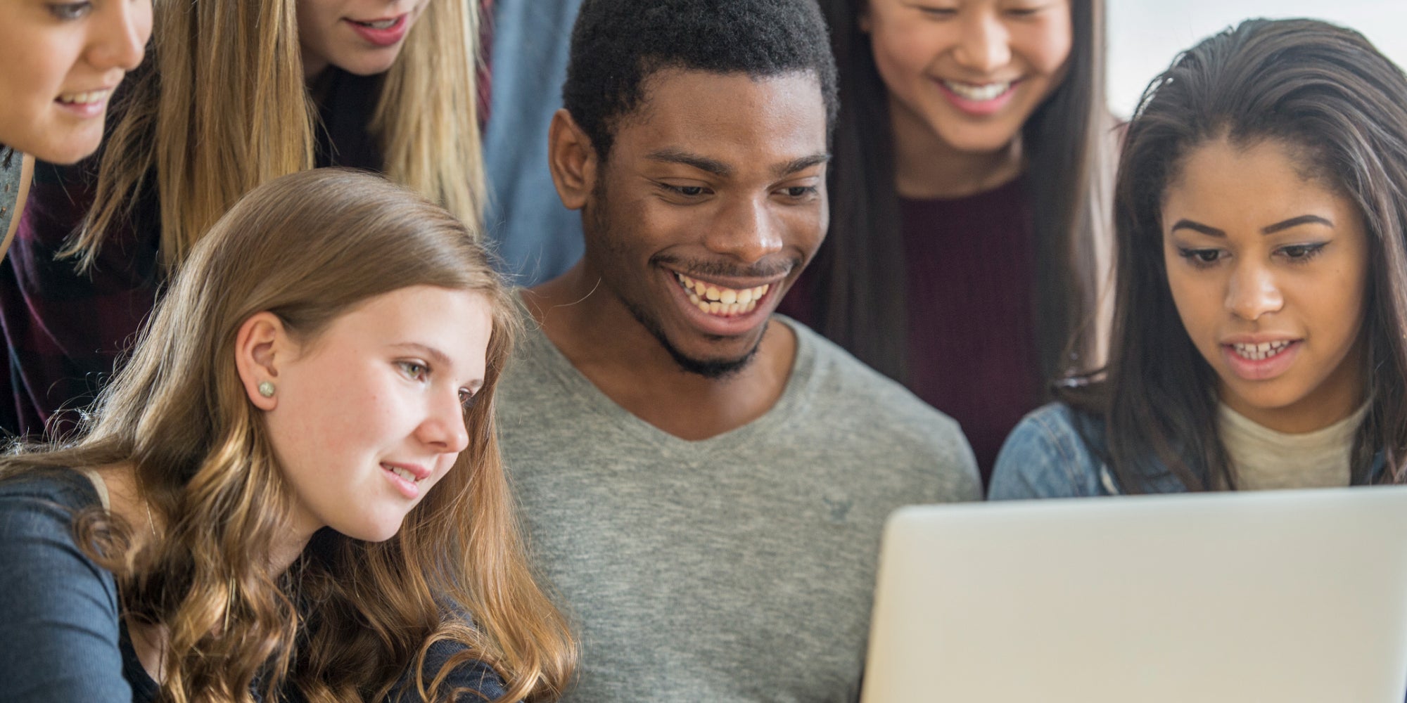 Il est possible de soumettre un projet d'inclusion numérique à la Fondation SFR jusqu'au 30 novembre prochain