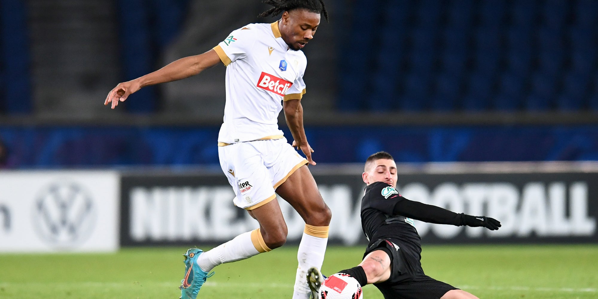 Khephren Thuram (OGC Nice) et Marco Verratti (PSG) lors de PSG-Nice en Coupe de France le 31 janvier 2022 