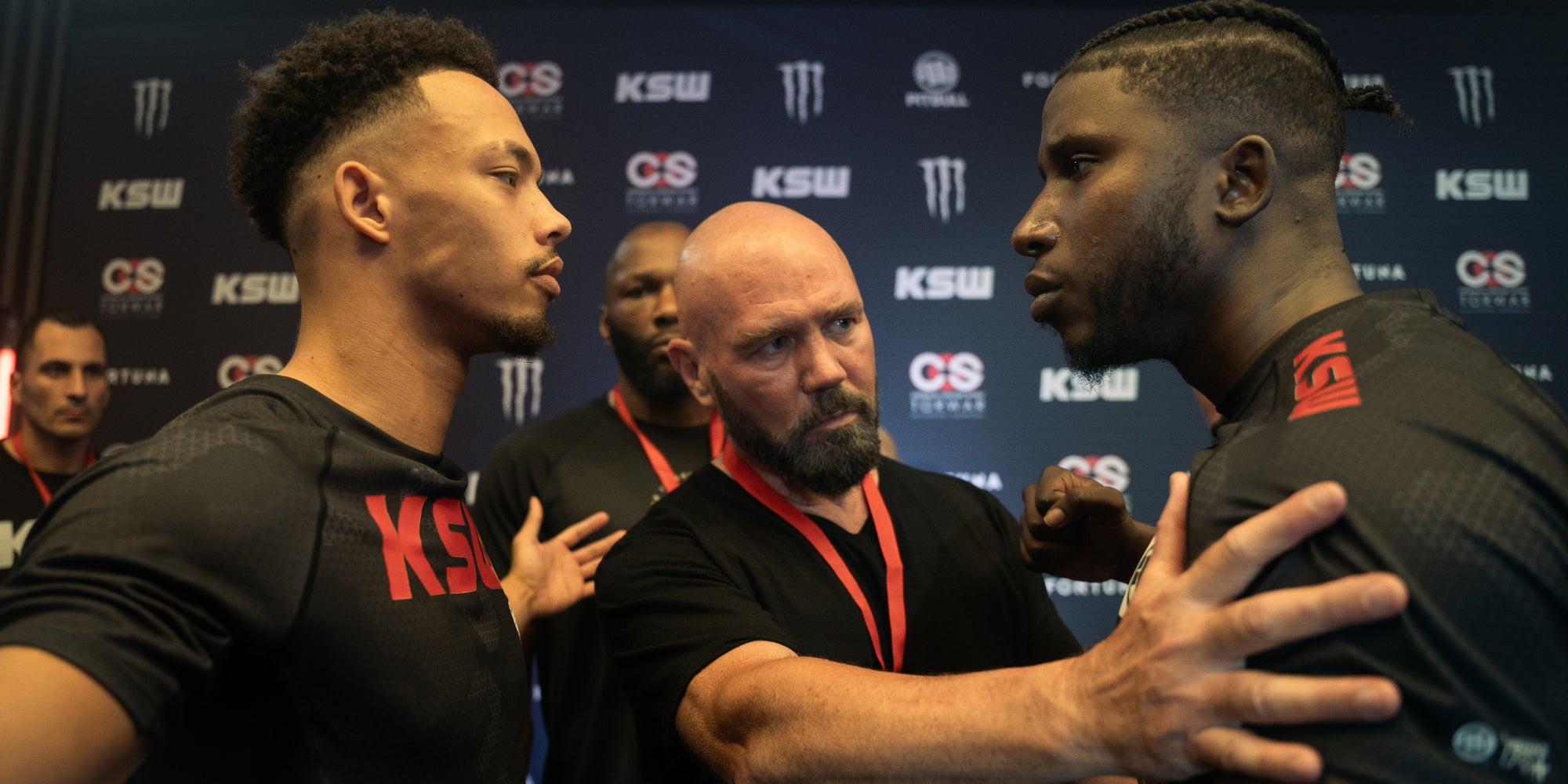 À l'occasion de la sortie de la série "La Cage", profitez de Netflix et RMC Sport offerts avec les offres Premium et Power de SFR. 