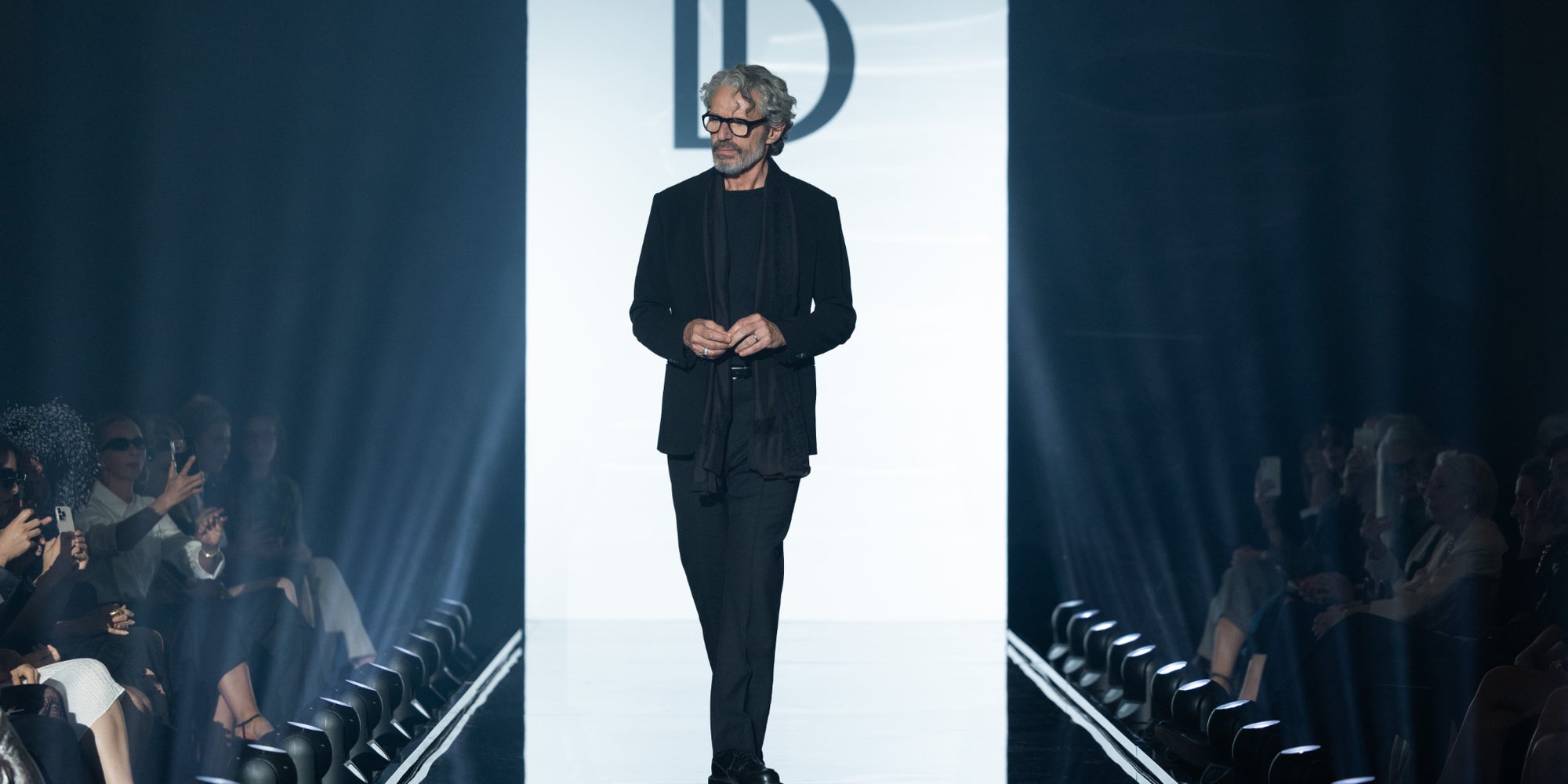 Vincent LeDu (Lambert Wilson) dans la série "La Maison" sur Apple TV+. 