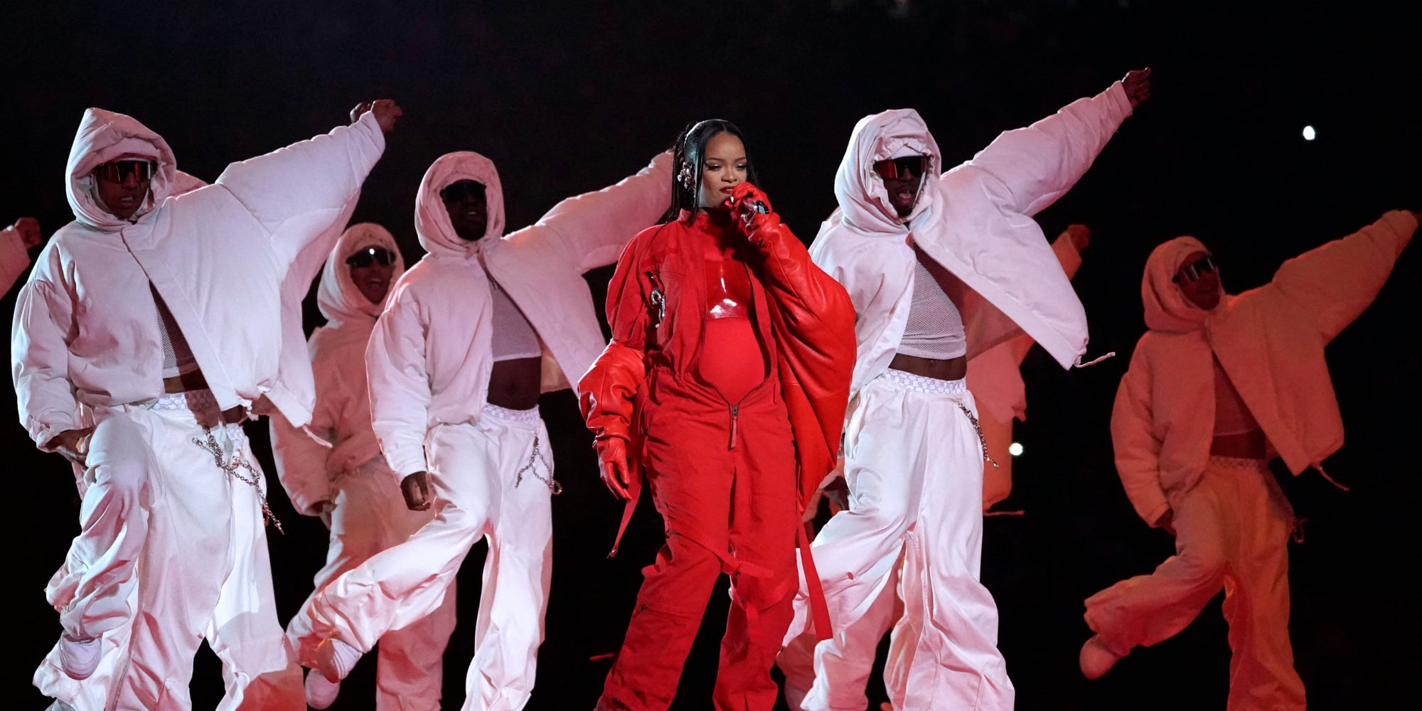 La chanteuse Rihanna sur scène pendant la mi-temps du Super Bowl LVII, le 12 février 2023 à Glendale (Arizona)