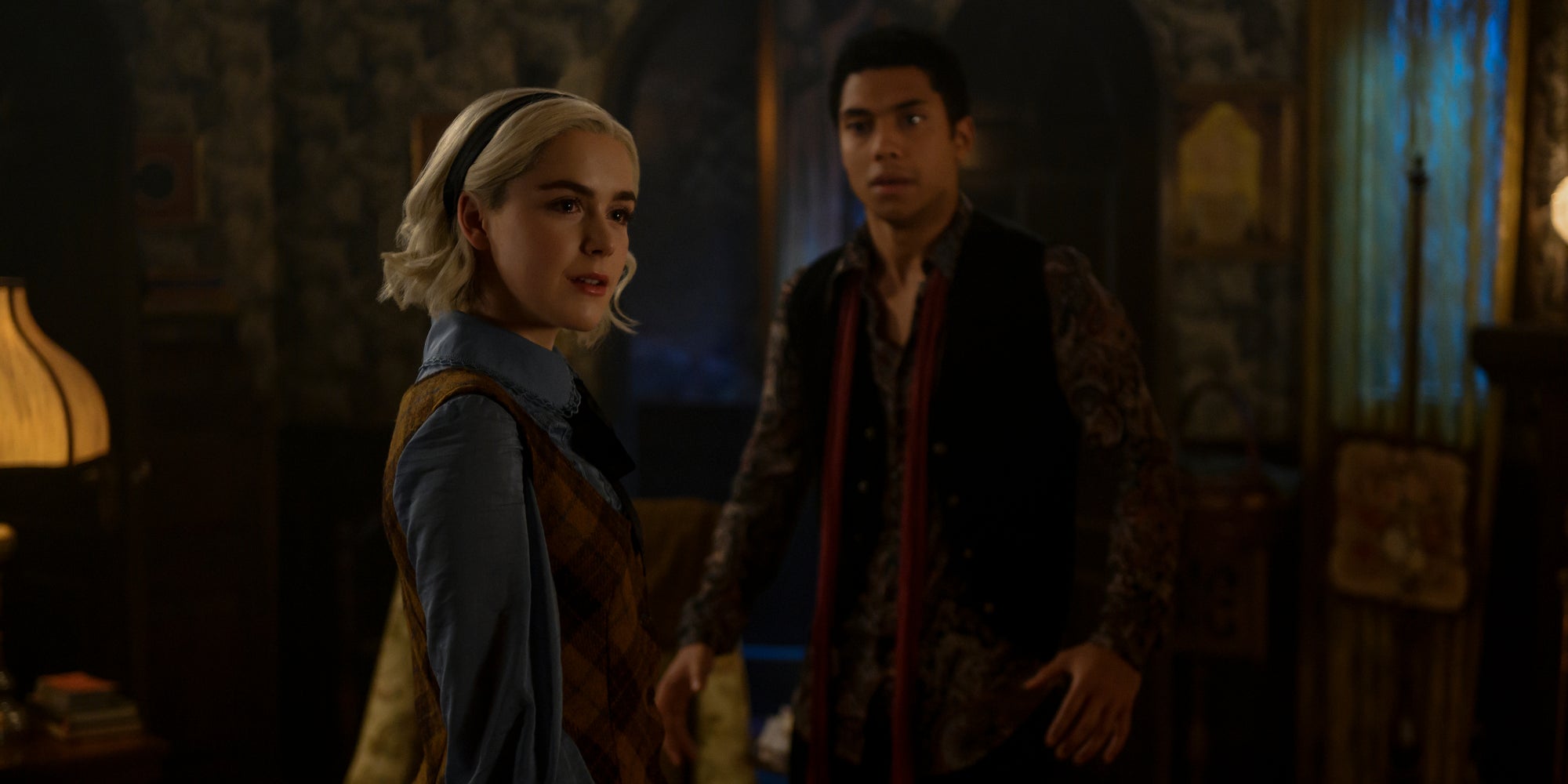 Kiernan Shipka et Chance Perdomo dans "Les Nouvelles Aventures de Sabrina".