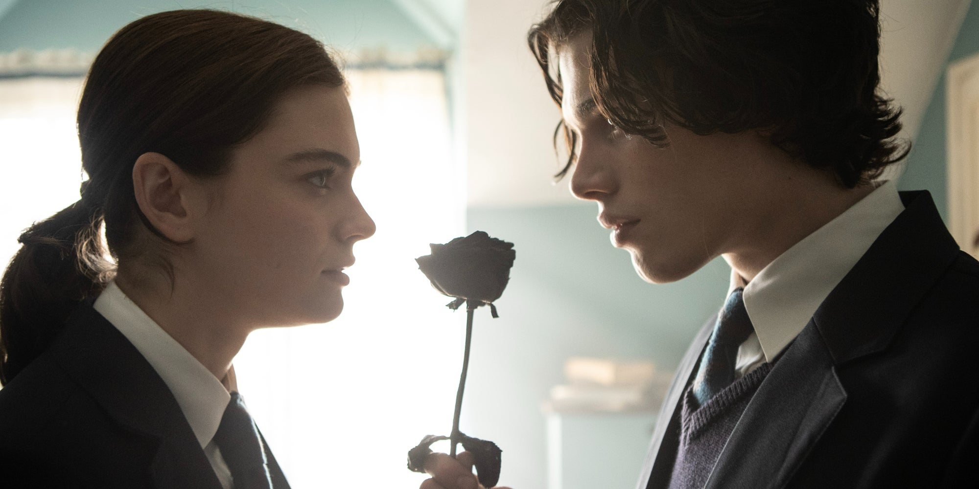 Caterina Ferioli et Simone Baldasseroni dans le dernier teen drama de Netflix : Le Fabricant de larmes. 