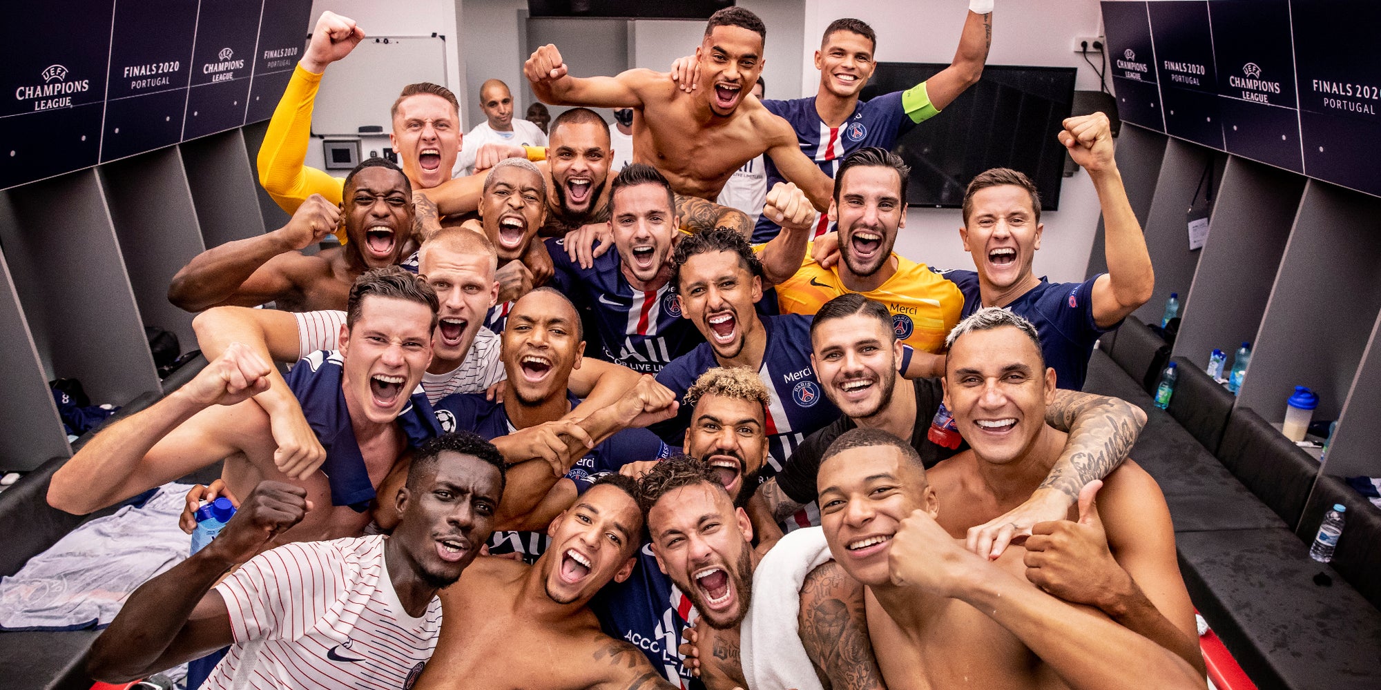 "Tout près des étoiles", ou la joie des joueurs parisiens quand ils avaient encore de belles raisons d'y croire, à ce titre de Ligue des Champions.