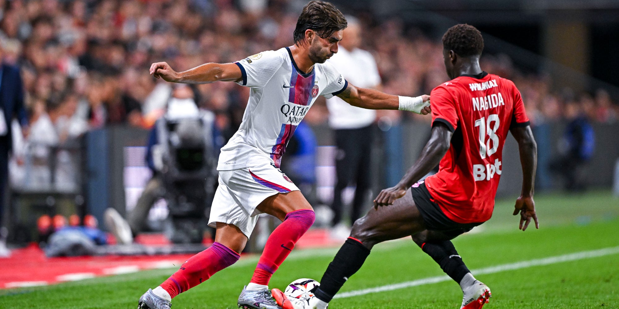 Ferran Torres, du Paris Saint-Germain, et Mohamadou Nagida, de Rennes.
