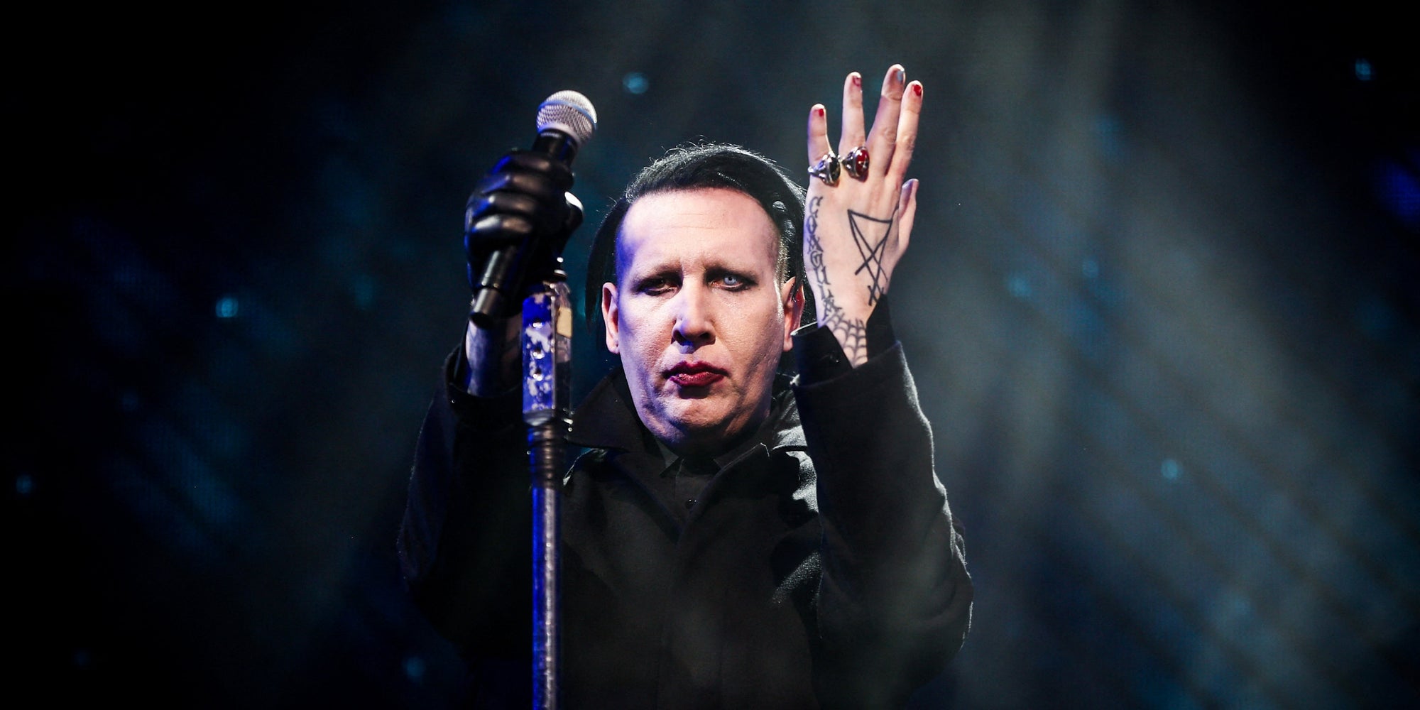 Marilyn Manson lors de sa performance sur scène avec X Japan lors de l'édition 2018 du Coachella Valley Music And Arts Festival, le 21 avril 2018 à l'Empire Polo Field (Indio, Californie).