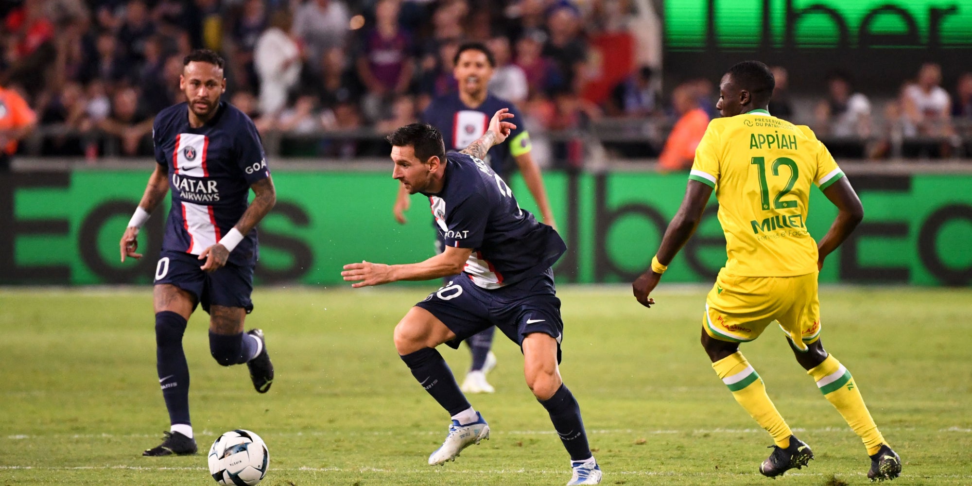 Messi et Neymar en action lors de PSG-Nantes pour le Trophée des Champions, le 31 juillet 2022 à Tel-Aviv, Israël