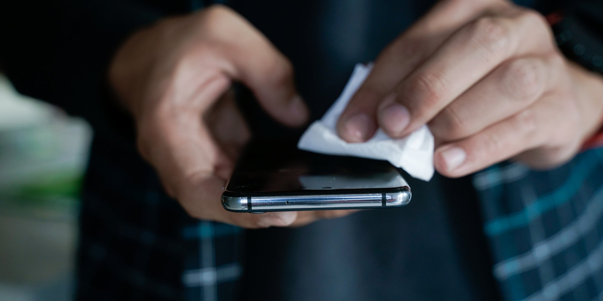 Comment nettoyer le plastique devenu collant ?