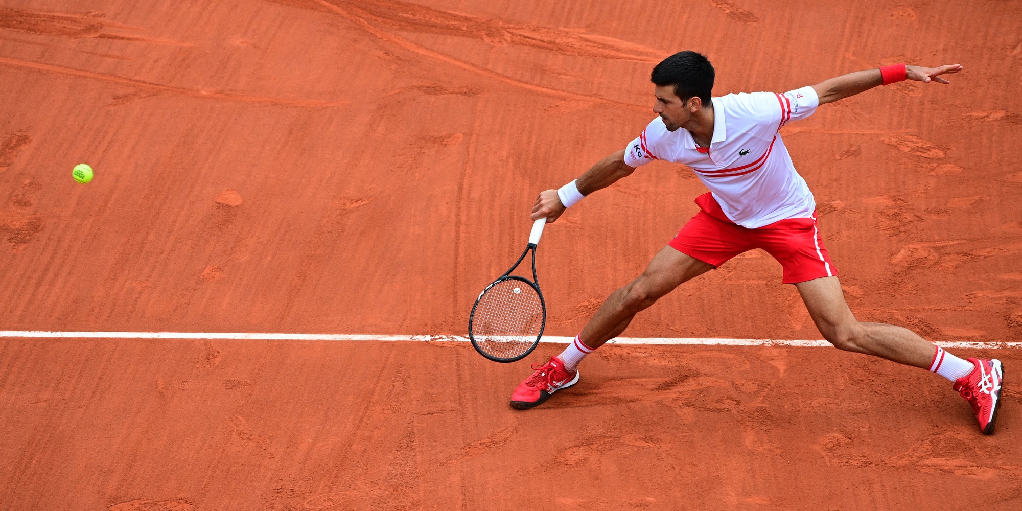 Novak Djokovic lors de son match en huitièmes de finale de Roland-Garros face à Lorenzo Musetti, à Paris, le 7 juin 2021.