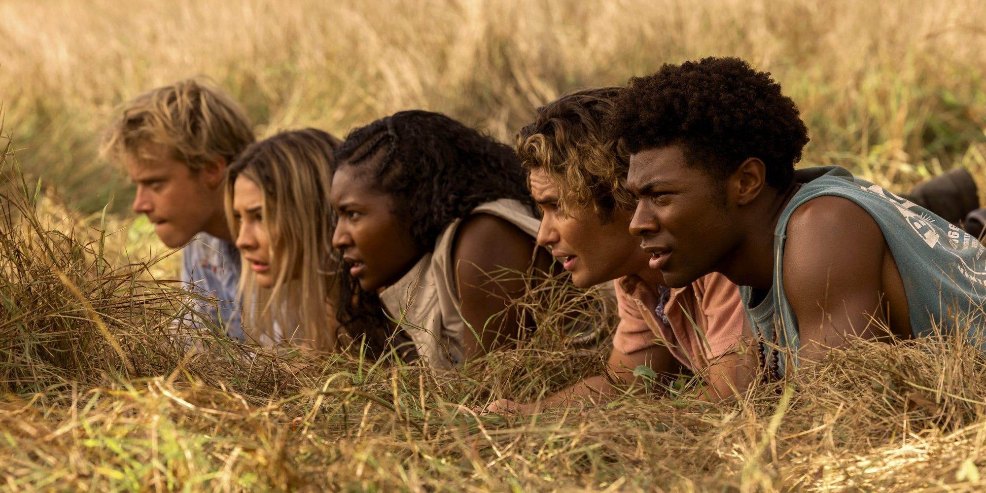 Rudy Pankow (JJ), Madelyn Cline (Sarah Cameron), Carlacia Grant (Cleo), Chase Stokes (John B), Jonathan Daviss (Pope) dans le premier épisode de la saison 3 d'Outer Banks