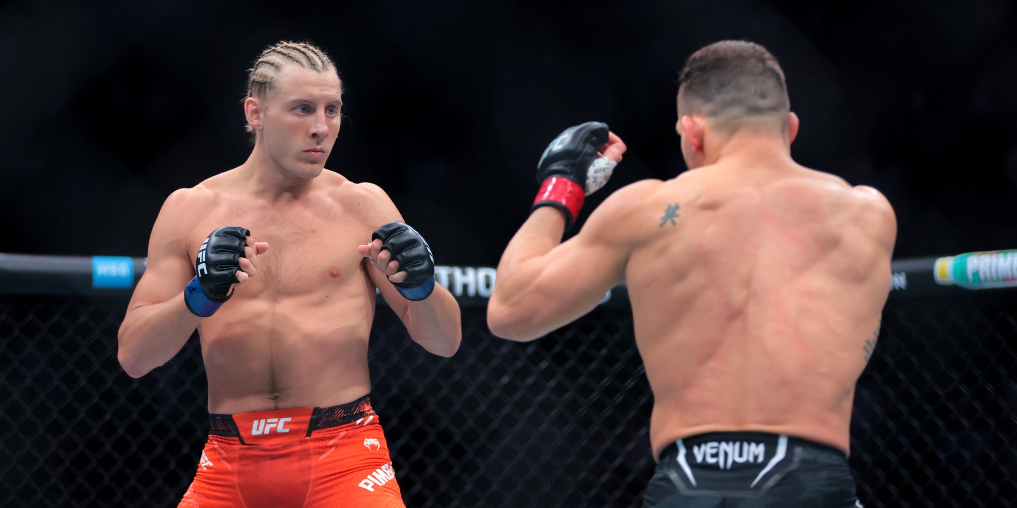 Paddy Pimblett (short rouge) lors de son combat contre Michael Chandler, le 12 avril 2025 au Kaseya Center de Miami.