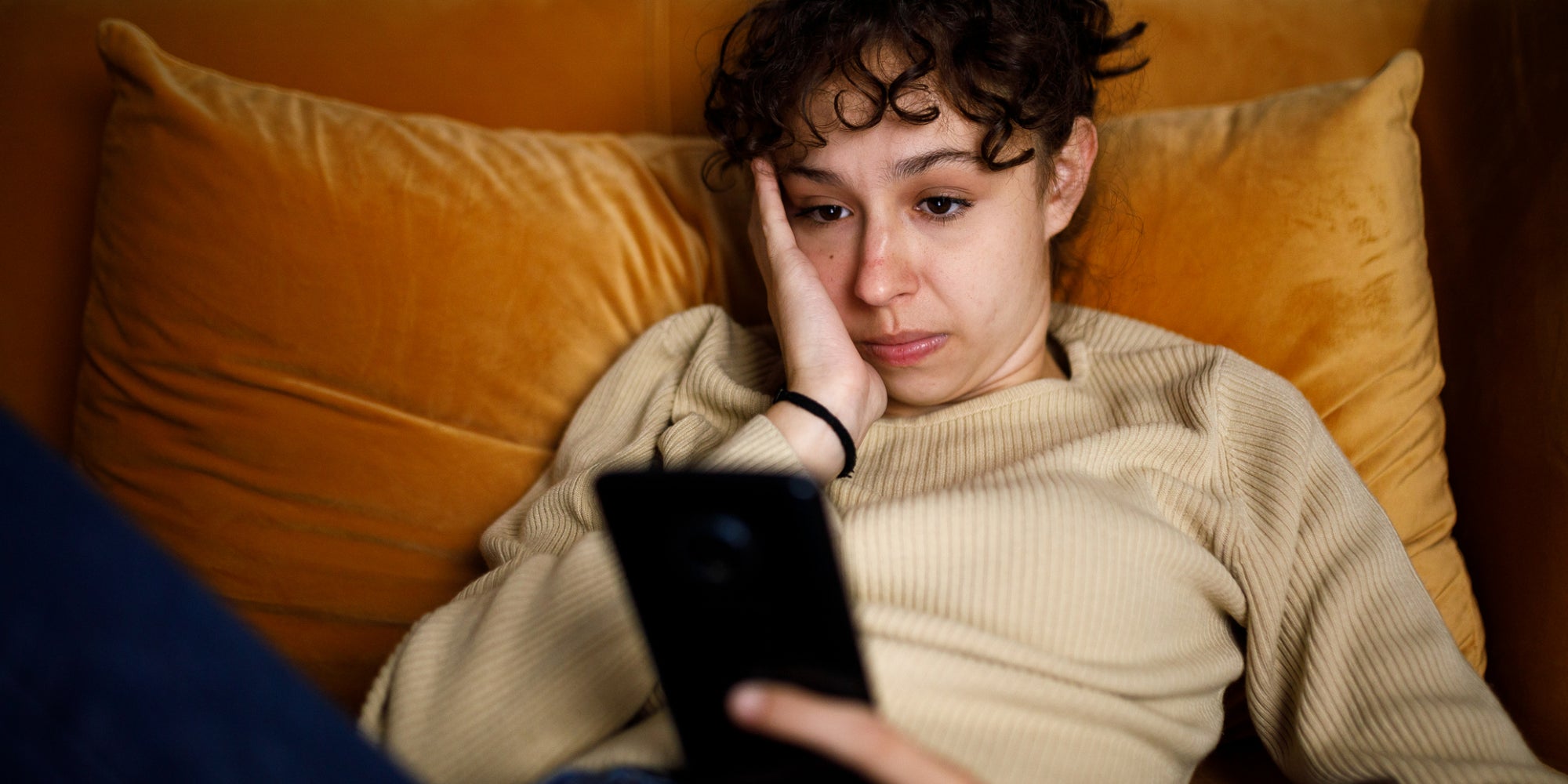 Une nouvelle arnaque sévit en Europe : la "sextorsion"