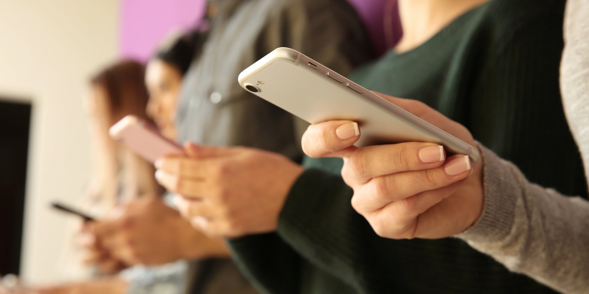 SFR propose un forfait 2H 100 Mo gratuit pendant 12 mois pour les clients BOX SFR