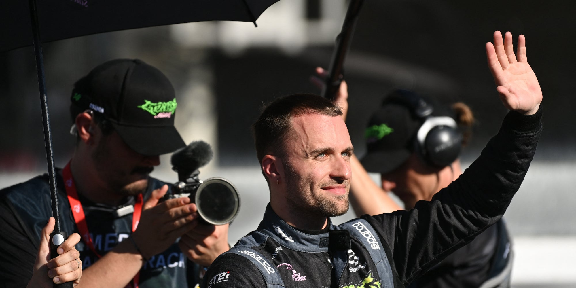 Le Youtubeur français Lucas Hauchard alias "Squeezie" au GP Explorer F4 sur le circuit Bugatti du Mans, dans l'ouest de la France, le 9 septembre 2023.