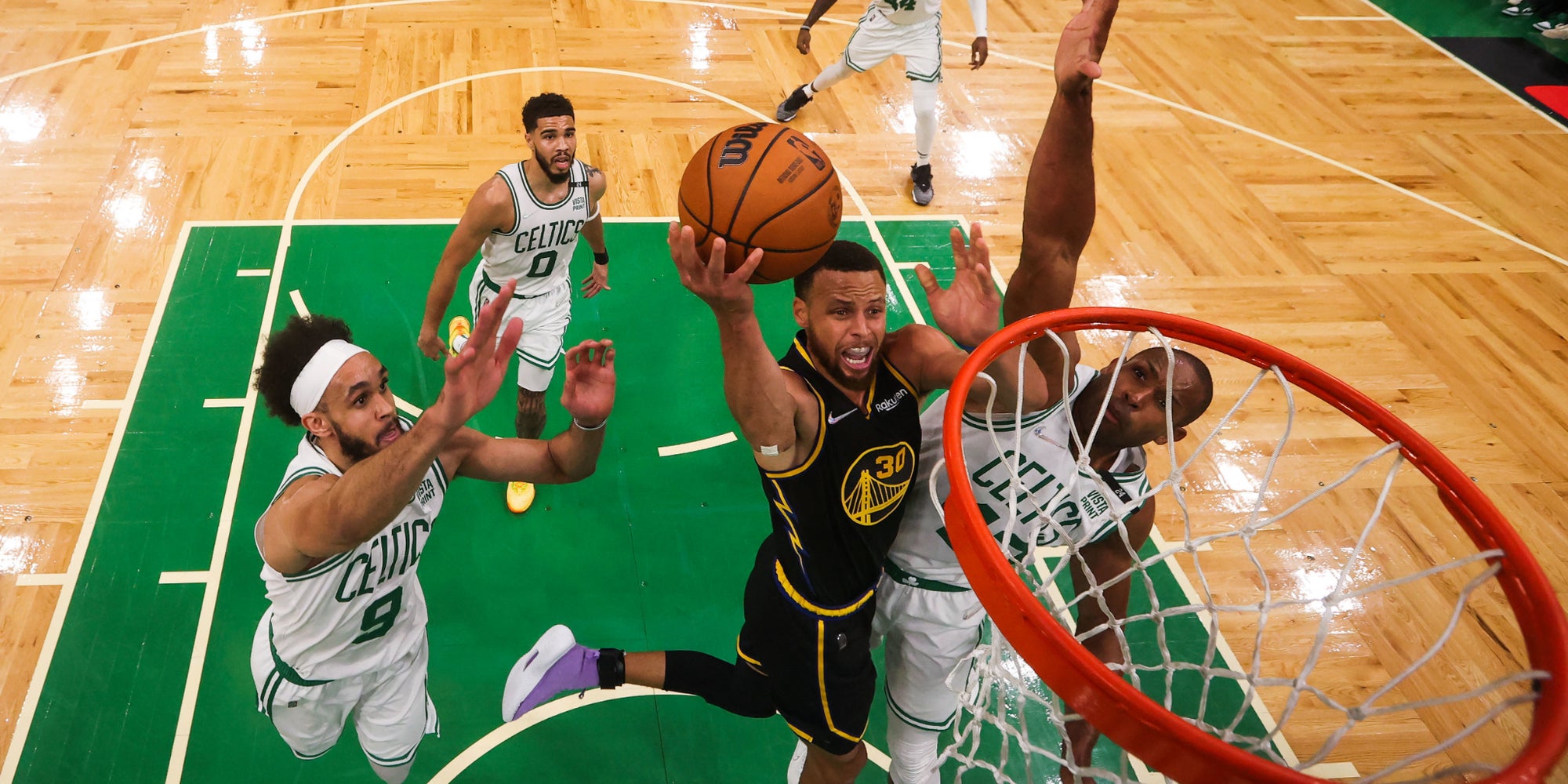 Le meneur des Golden State Warriors, Stephen Curry, en grande forme dans le Game 4 de ces NBA Finals, joué dans l'antre des Celtics au TD Garden à Boston, le 10 juin 2022. 