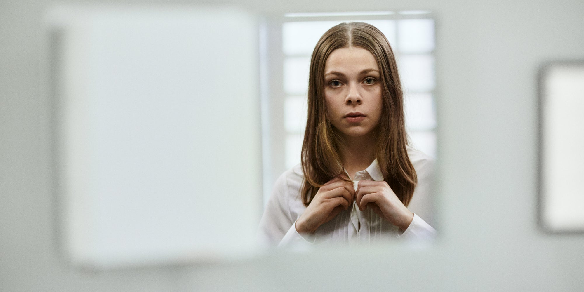 Alexandra Tyrefors interprète Stella Sandell dans "Une famille presque normale" sur Netflix.