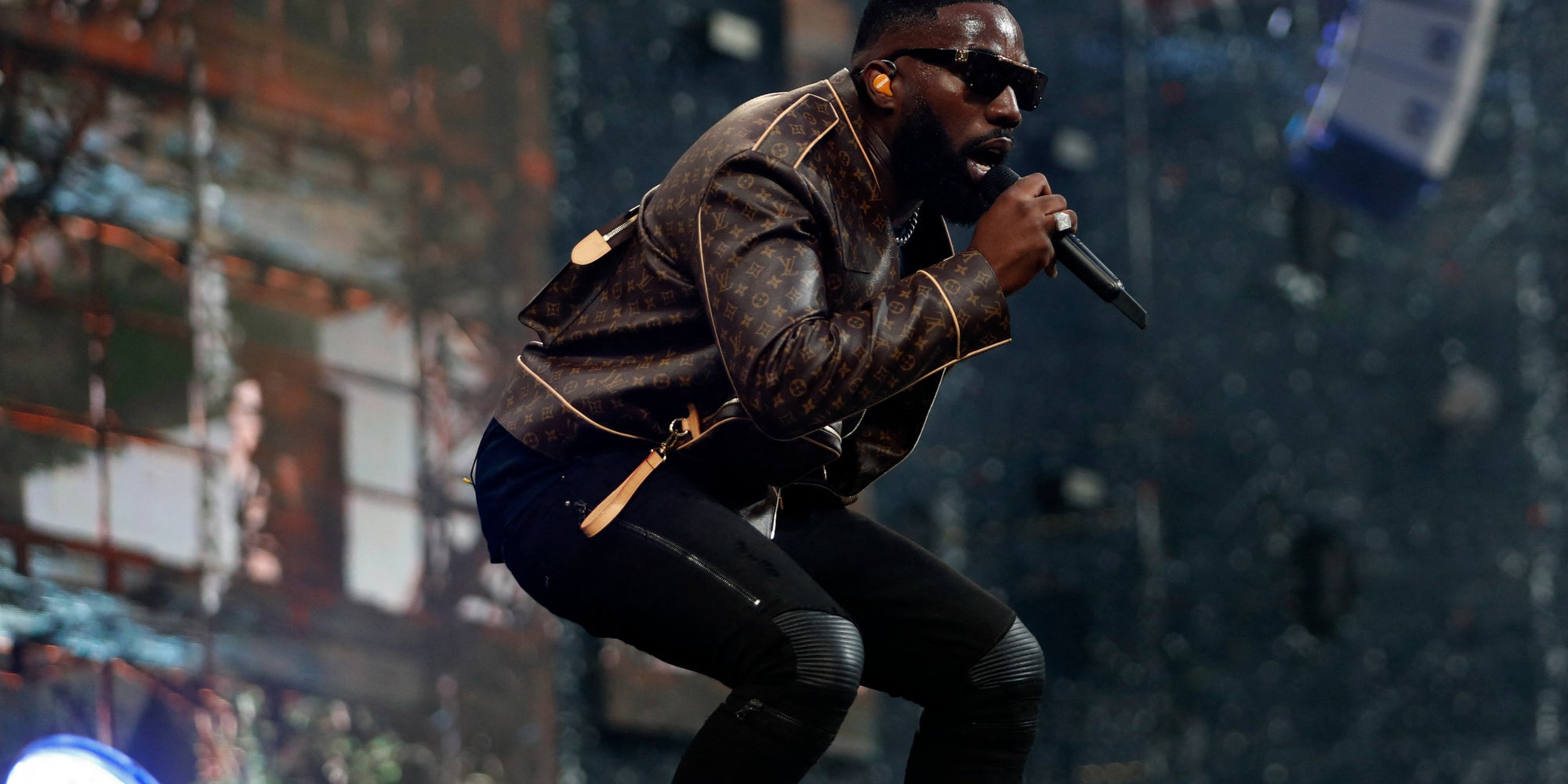 Le rappeur français Vegedream (de son vrai nom Sachtela Evrard Djedje) lors de la tournée "Fuego Tour" de Gims au Stade de France à Saint-Denis, le 28 septembre 2019.