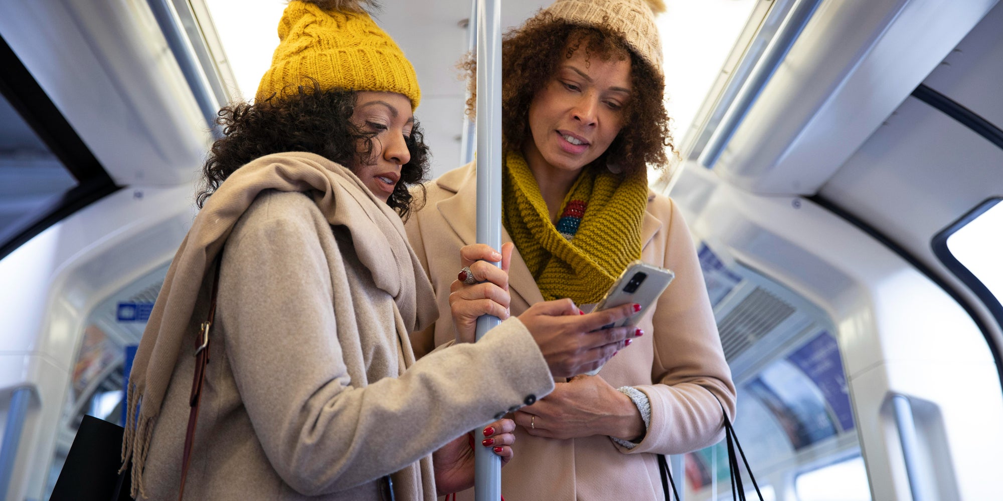 Les regards indiscrets dans les transports sont plus nombreux qu'on ne le croit...