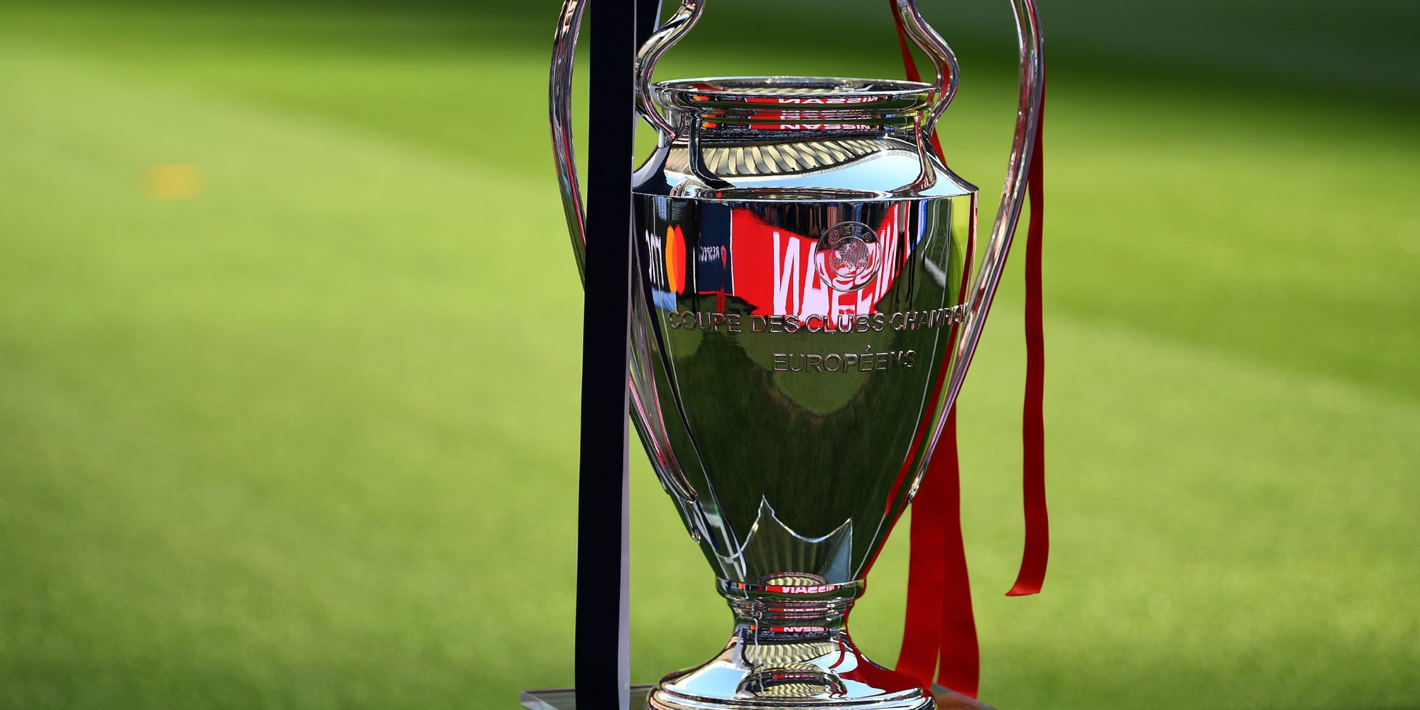 Soulever la coupe de la Ligue des Champions : un rêve pour les footballeurs professionnels. 