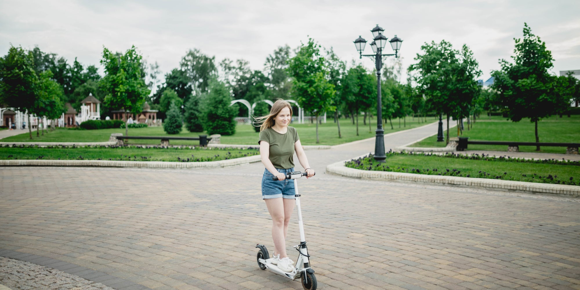 La trottinette électrique est désormais partout dans les grandes villes. Un moyen pratique et économique pour se déplacer rapidement.