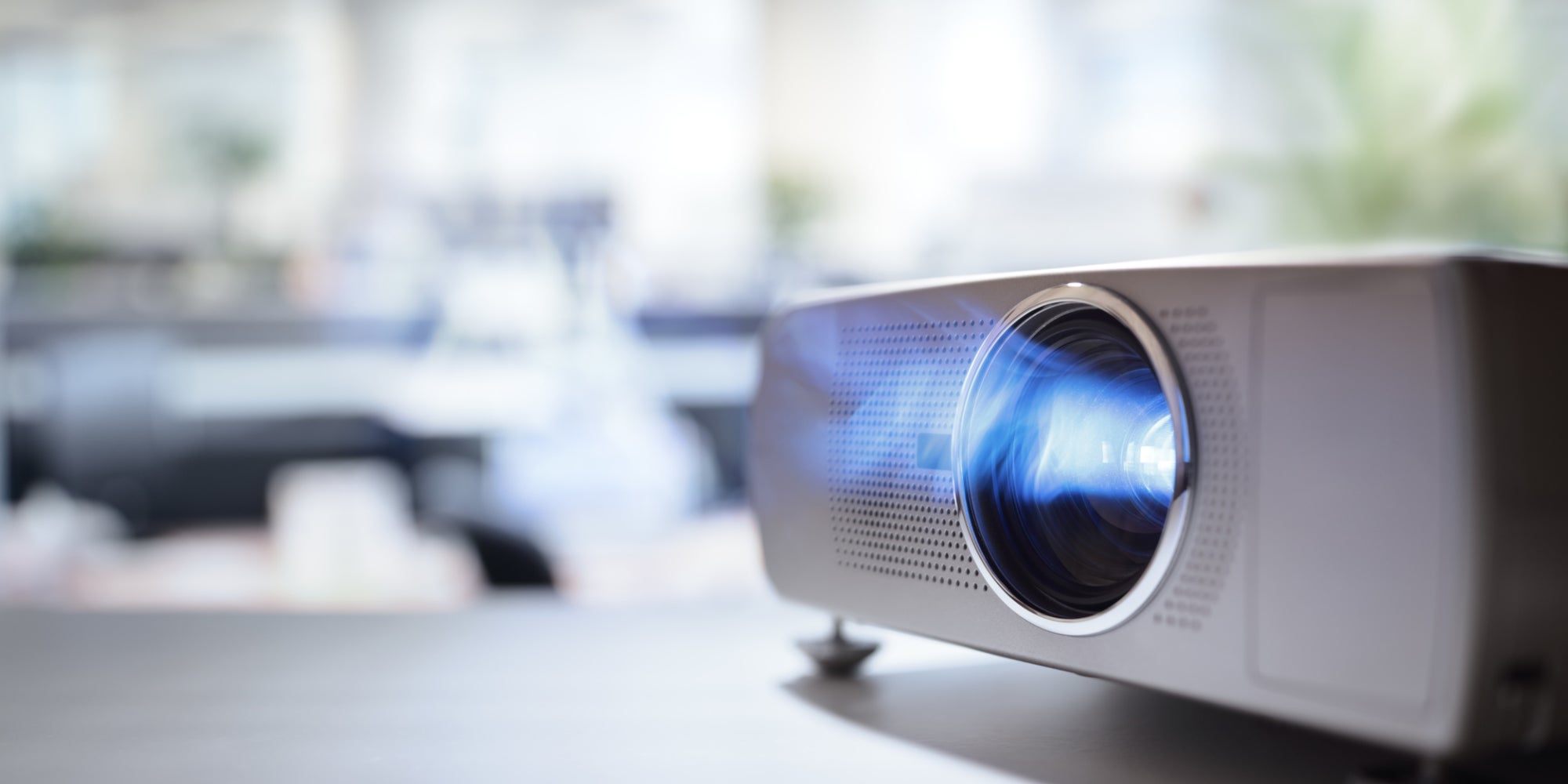 Un vidéoprojecteur à moins de 200 euros pour une qualité cinéma jusque dans son salon $1 Oui, c’est possible !