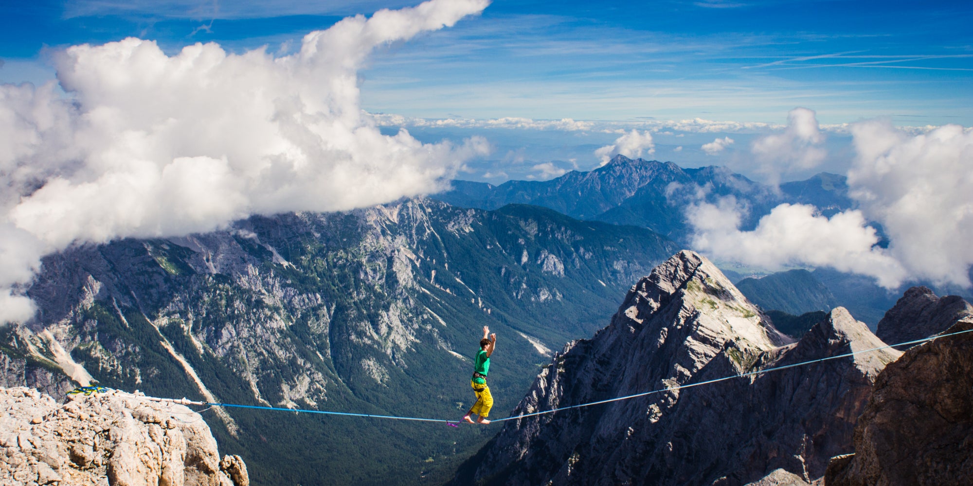 La slackline en montagne, une pratique dangereuse, qui n’est pas donnée à tout le monde ! 