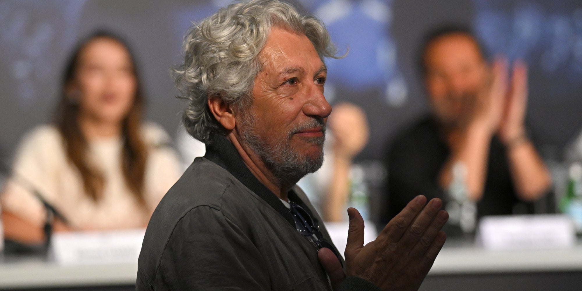 Alain Chabat lors de la conférence de presse pour le film "L'Amour Ouf" au 77e Festival de Cannes en mai 2024.