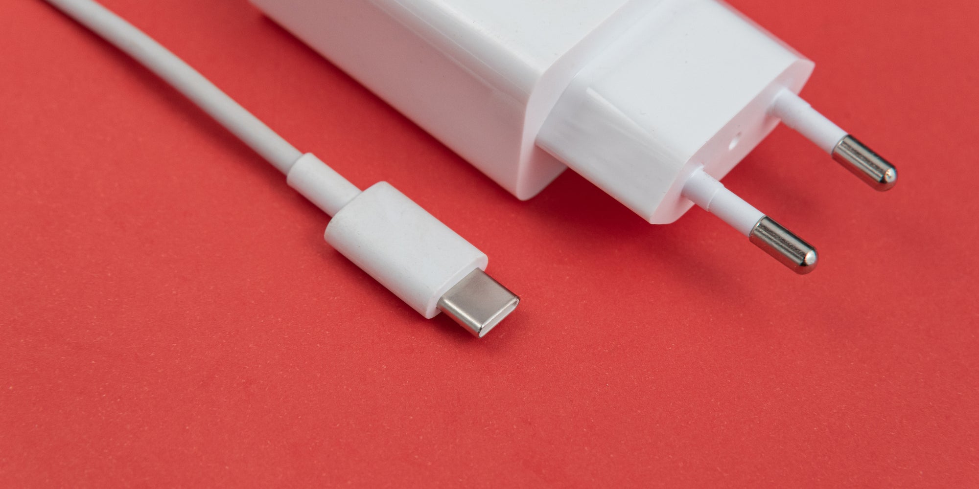 Acheter un chargeur pas cher vaut-il le risque ?