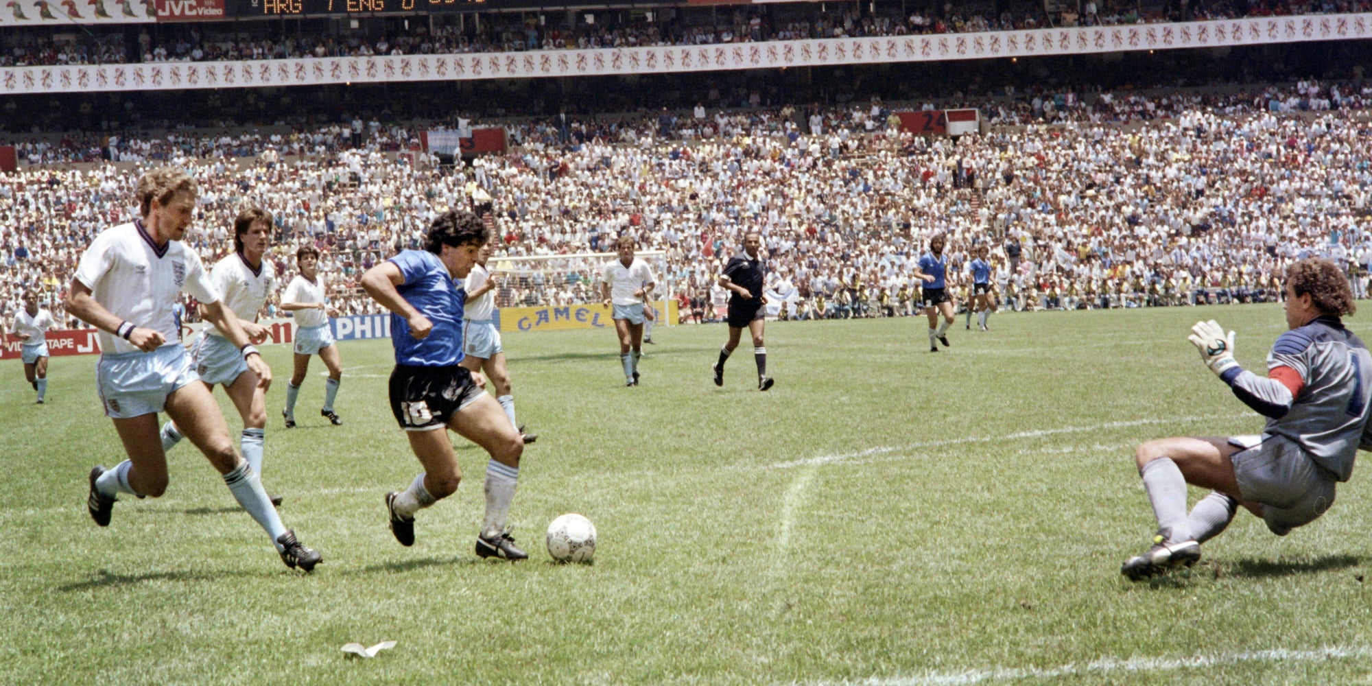 Maradona inscrit "le but du siècle" contre l'Angleterre, le 22 juin 1986 à Mexico