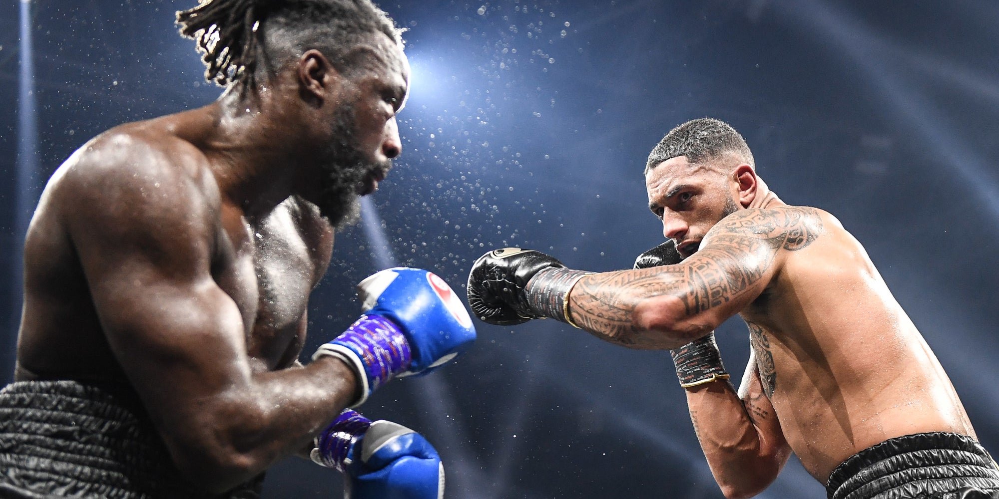 Tony Yoka face au Belge Joel Tambwe Djeko dans un combat pour le titre EBU des poids lourds, à Nantes, le 5 mars 2021.