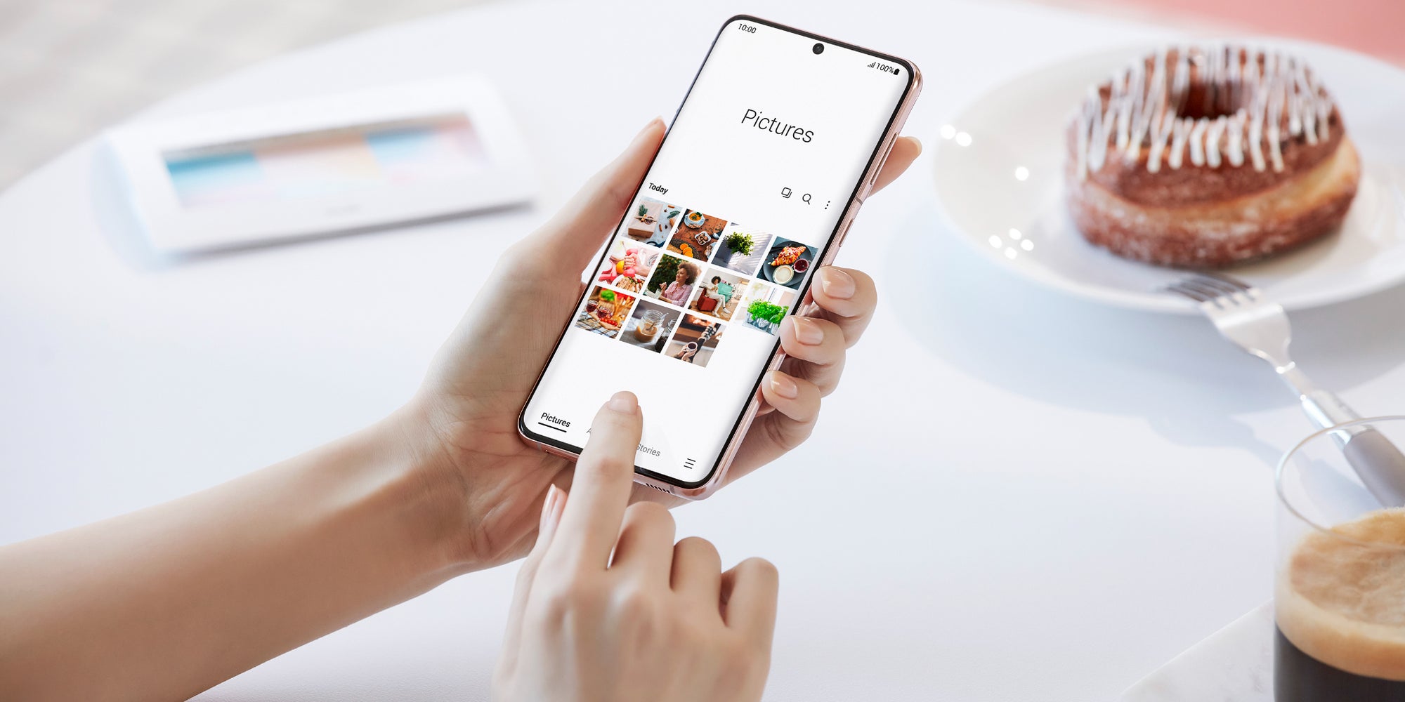 Le Samsung Galaxy S21 (ici en photo) va bientôt voir arriver le Galaxy S21 FE