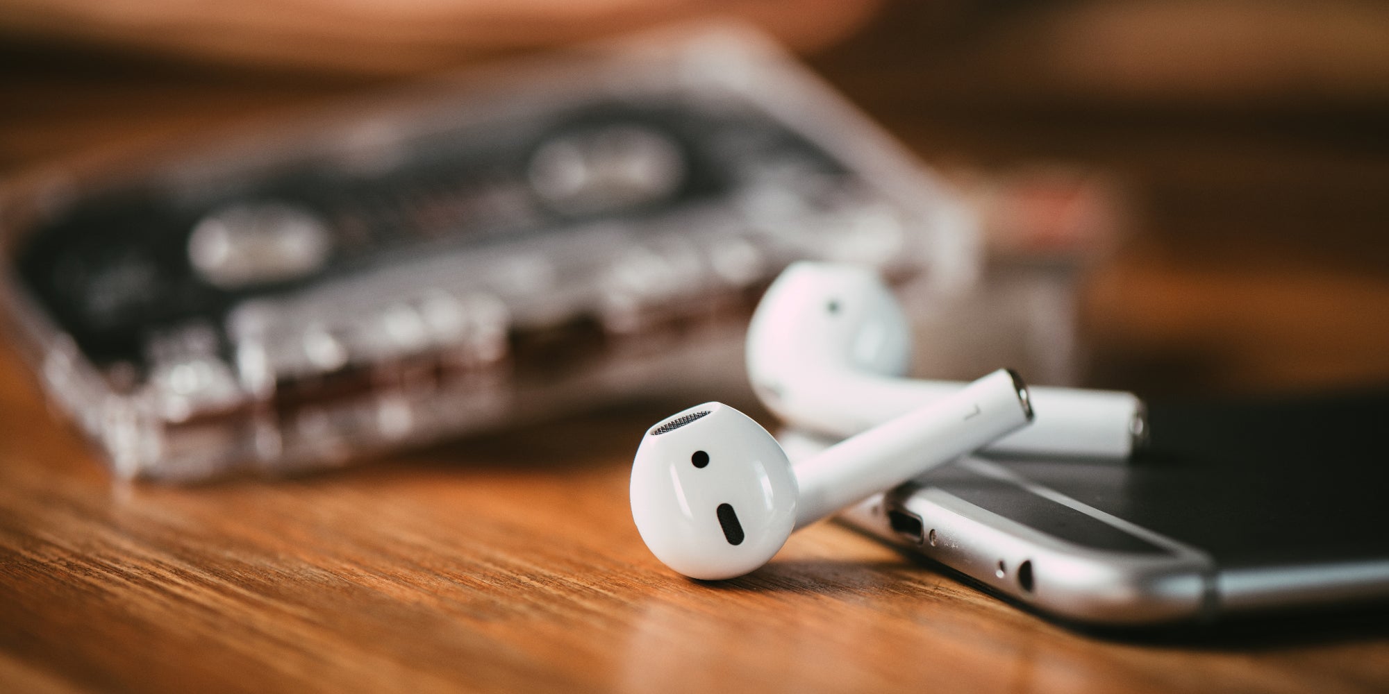 Découvrez notre top 10 des meilleurs écouteurs Bluetooth, ou True Wireless, comme les AirPods d'Apple