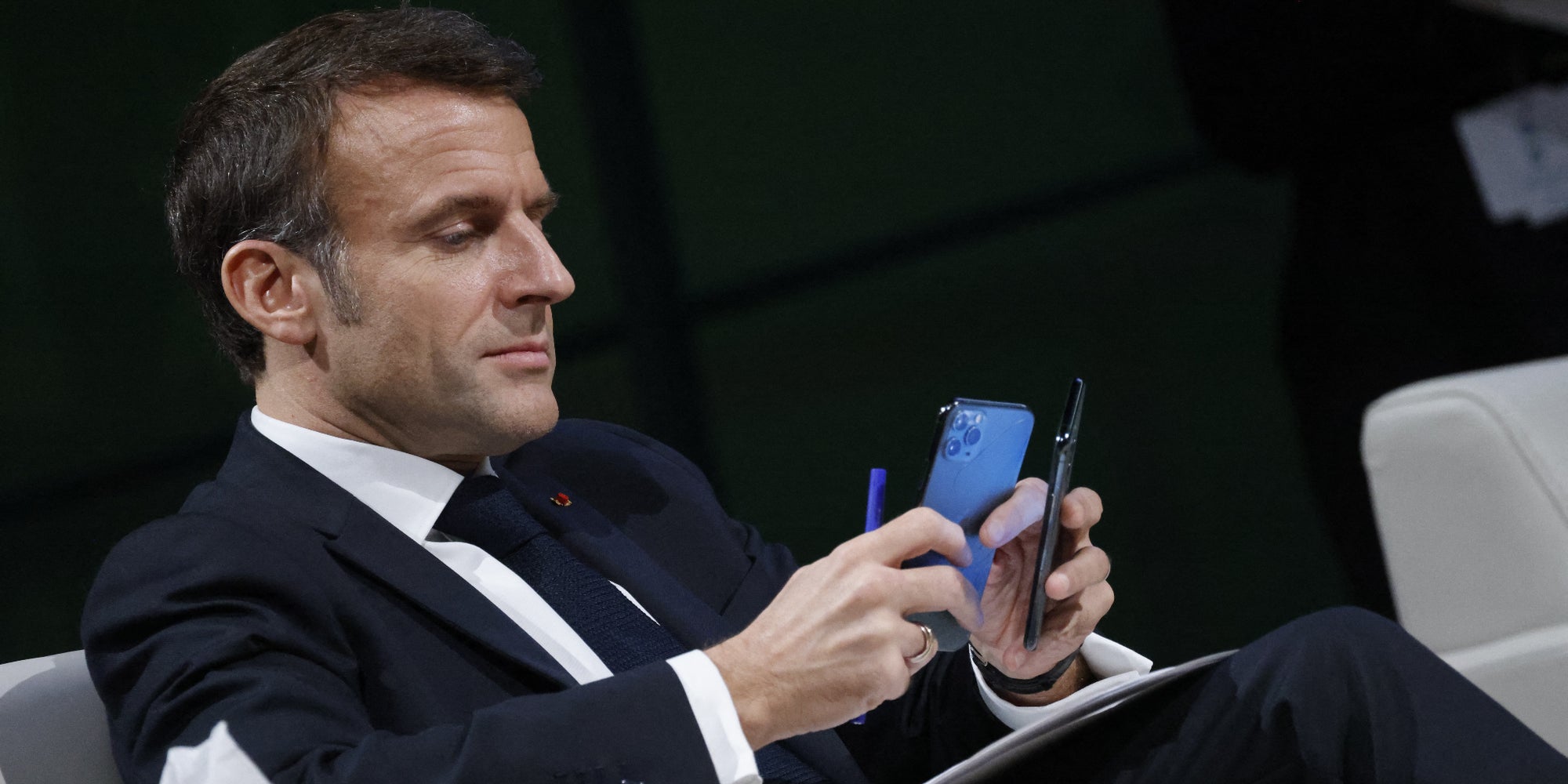 Emmanuel Macron lors des Conférences des Nations unies sur les changements climatiques, le 1er décembre 2023 à Dubai.