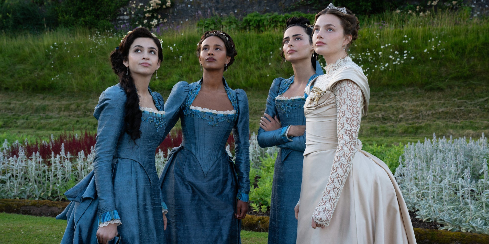 Josie Totah, Alisha Boe, Aubri Ibrag and Kristine Frøseth dans la saison 2 de ''The Buccaneers'', à retrouver en juin sur Apple TV+.