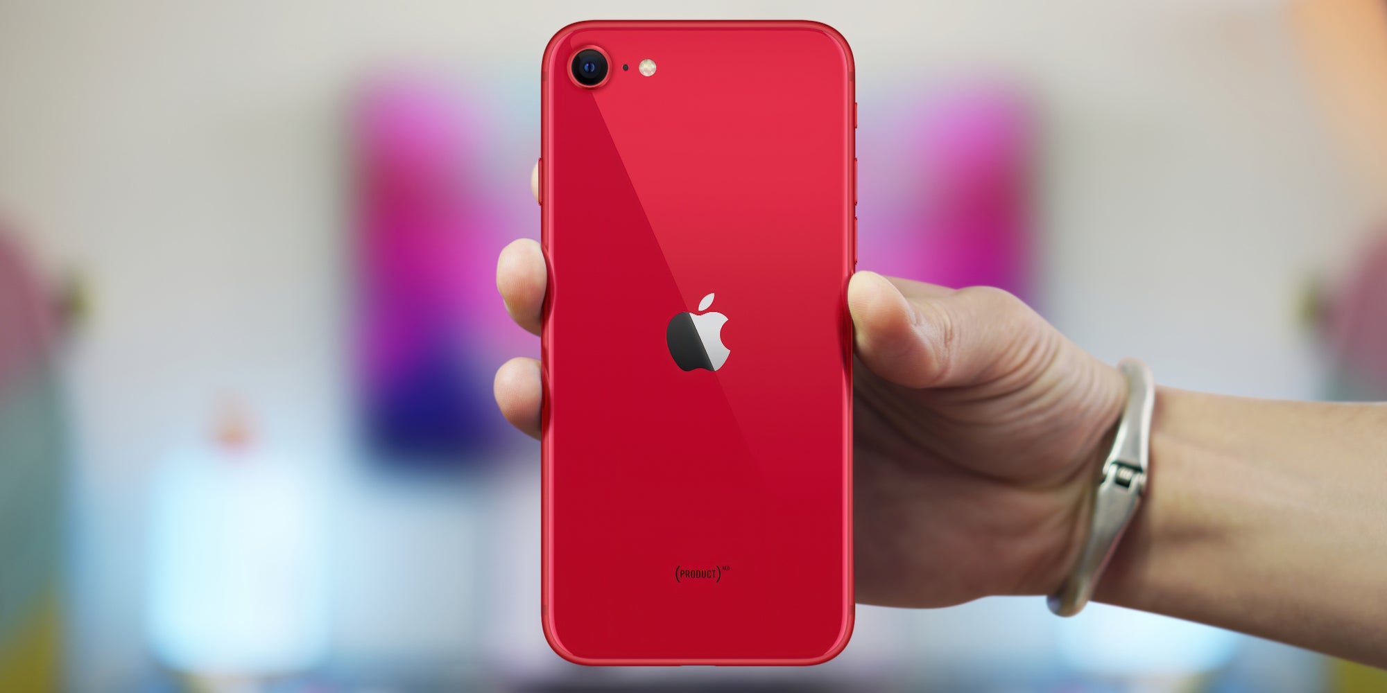 L'iPhone SE 2020, téléphone compact avec la même puce que l'iPhone 11, a été un énorme succès l'an passé