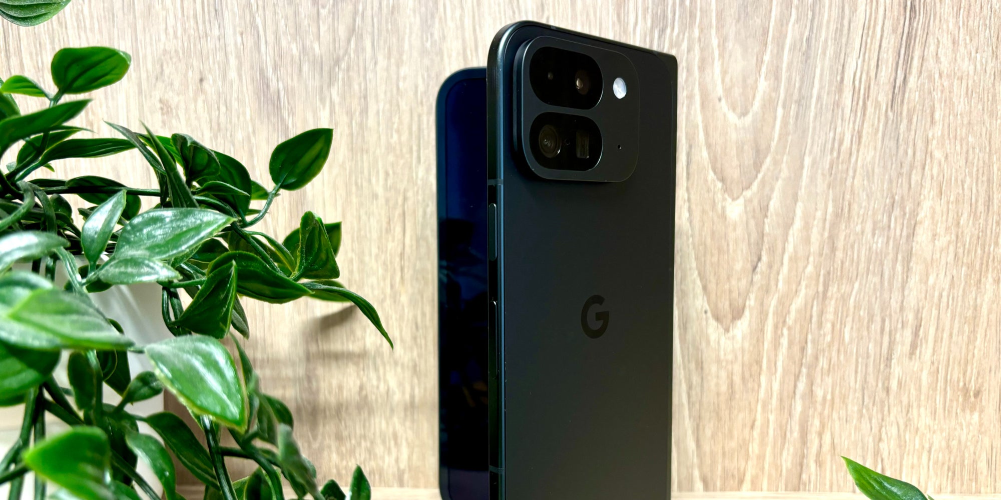 Le Pixel 9 Pro Fold allie la force des performances et le pratique du pliable.