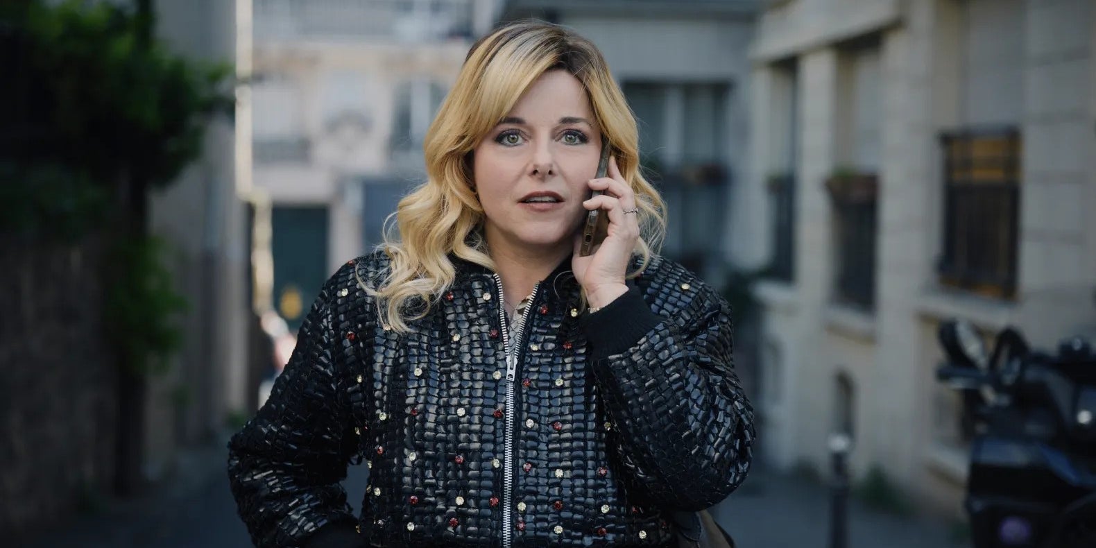 Découvrez Laure Calamy dans le rôle de Christelle dans "Une Amie Dévouée" sur Max