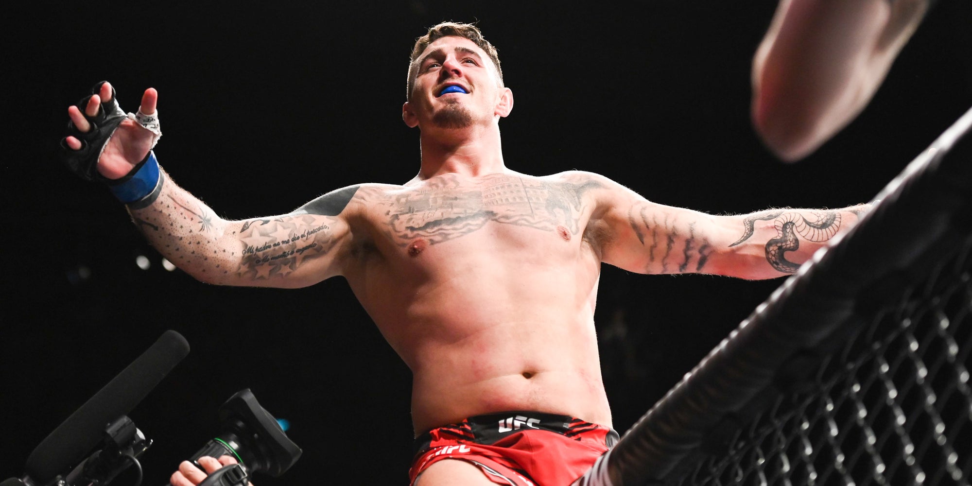 Tom Aspinall après sa victoire contre Alexander Volkov lors de l'UFC Londres, le 19 mars 2022 à l'O2 Arena