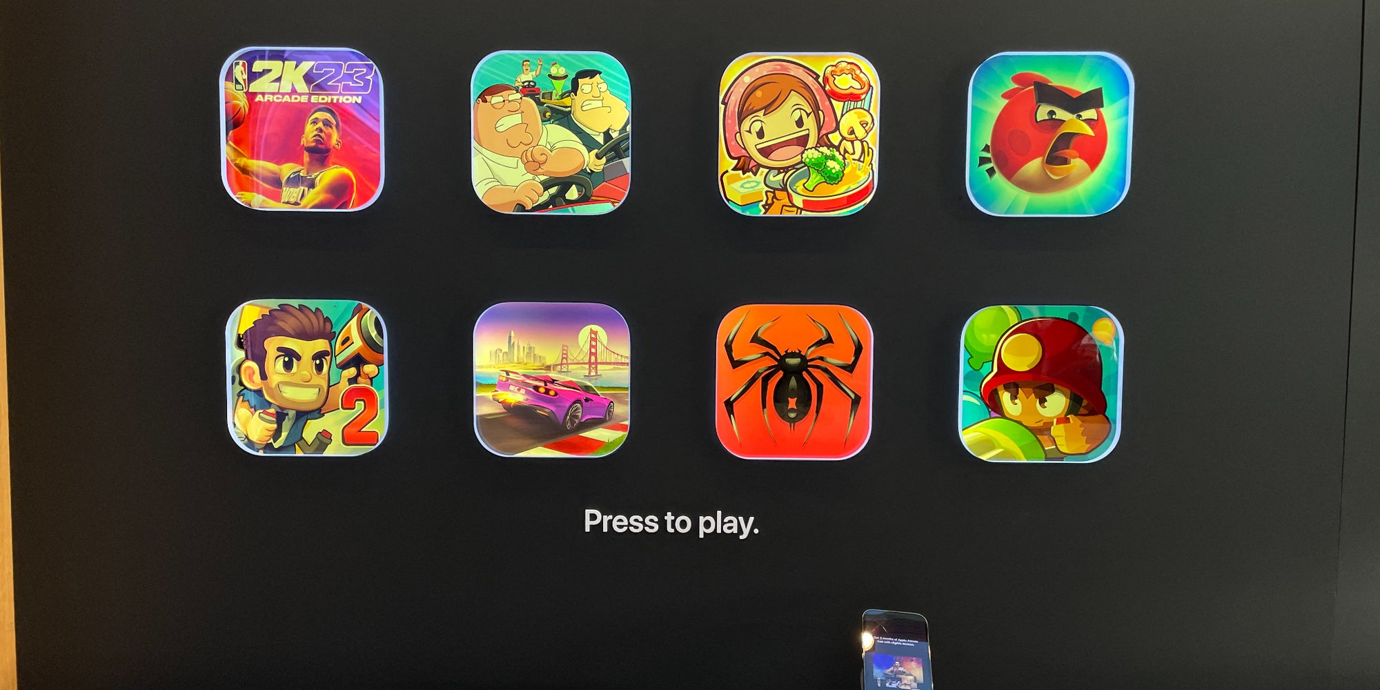 L'application Apple Arcade présentée dans un Apple Store, le 31 janvier 2024 à Santa Monica, en California.