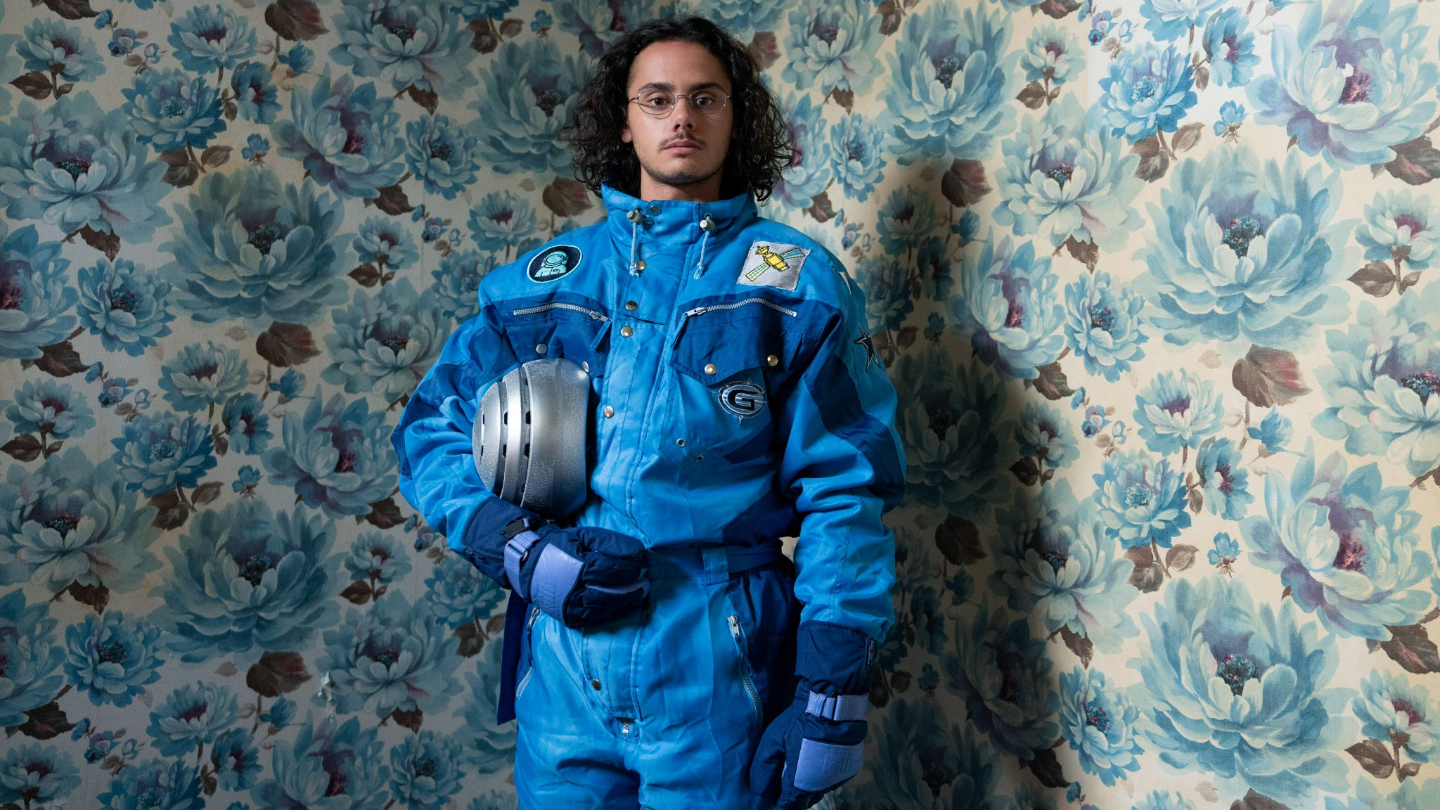 Le personnage de Guilhem est désormais incarné par l'acteur Arthur de Crépy dans la saison 2 d'"Aspergirl". 