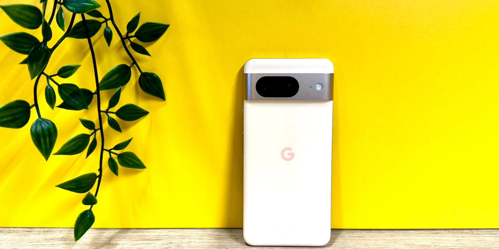 Le Pixel 8 de Google dans son coloris Rose.