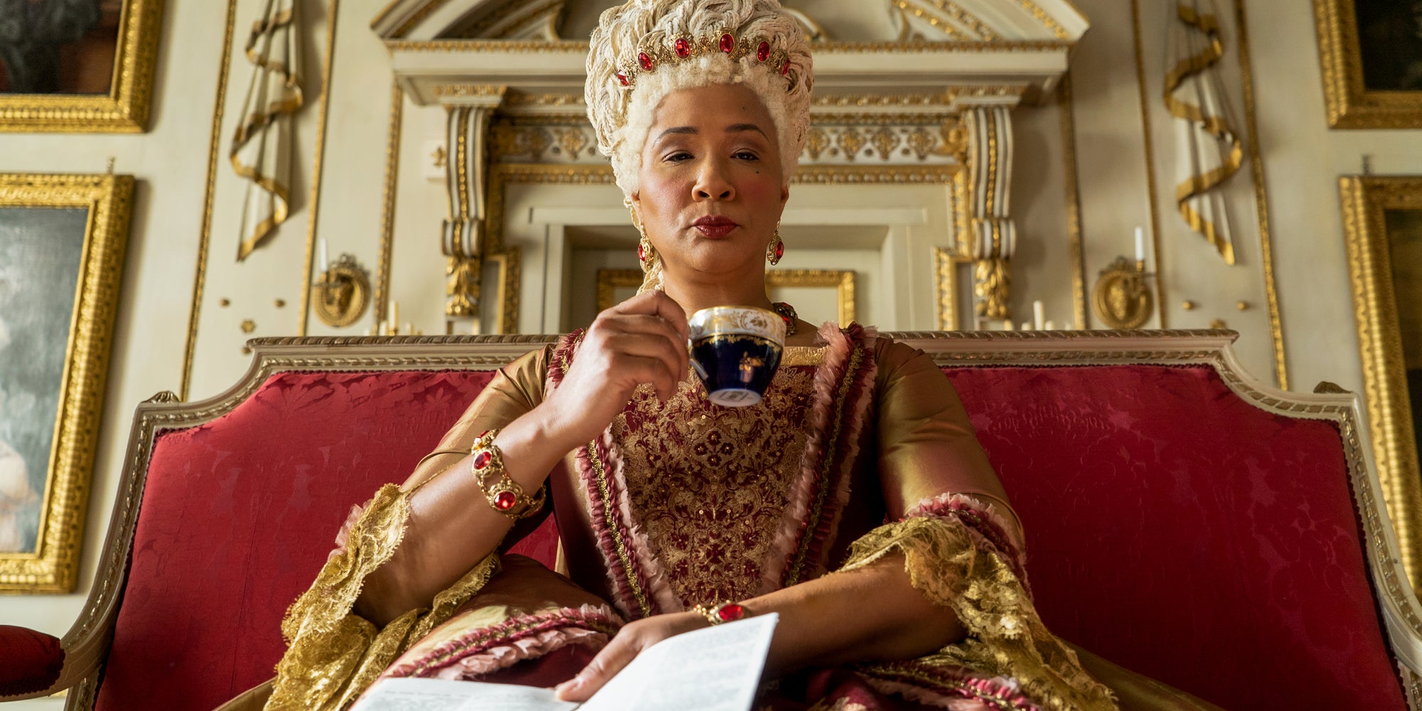 Golda Rosheuvel dans la peau de la Reine Charlotte pour "La Chronique des Bridgerton".